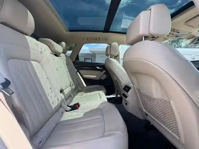 WA1BNAFY2K2080285 2019 AUDI Q5-5