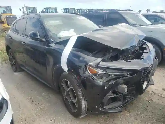 ZASFAKPN8J7B79599 2018 ALFA ROMEO STELVIO-3