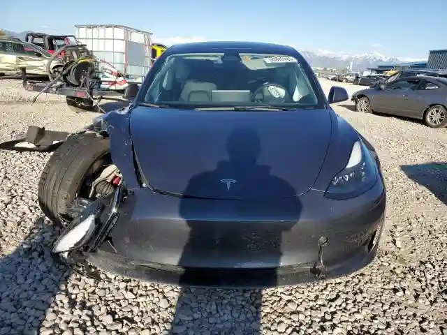 5YJ3E1EC1PF495943 2023 TESLA MODEL 3-4