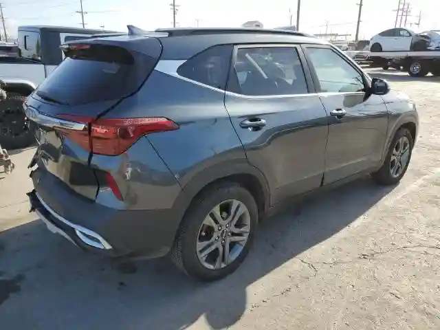 KNDEU2AA1P7394185 2023 KIA SELTOS-2