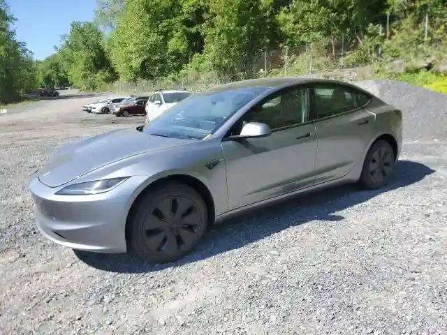 5YJ3E1EA7SF994768 2025 TESLA MODEL 3-0