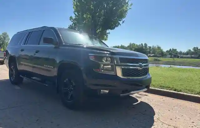 1GNSKHKC7HR377710 2017 CHEVROLET SUBURBAN-0