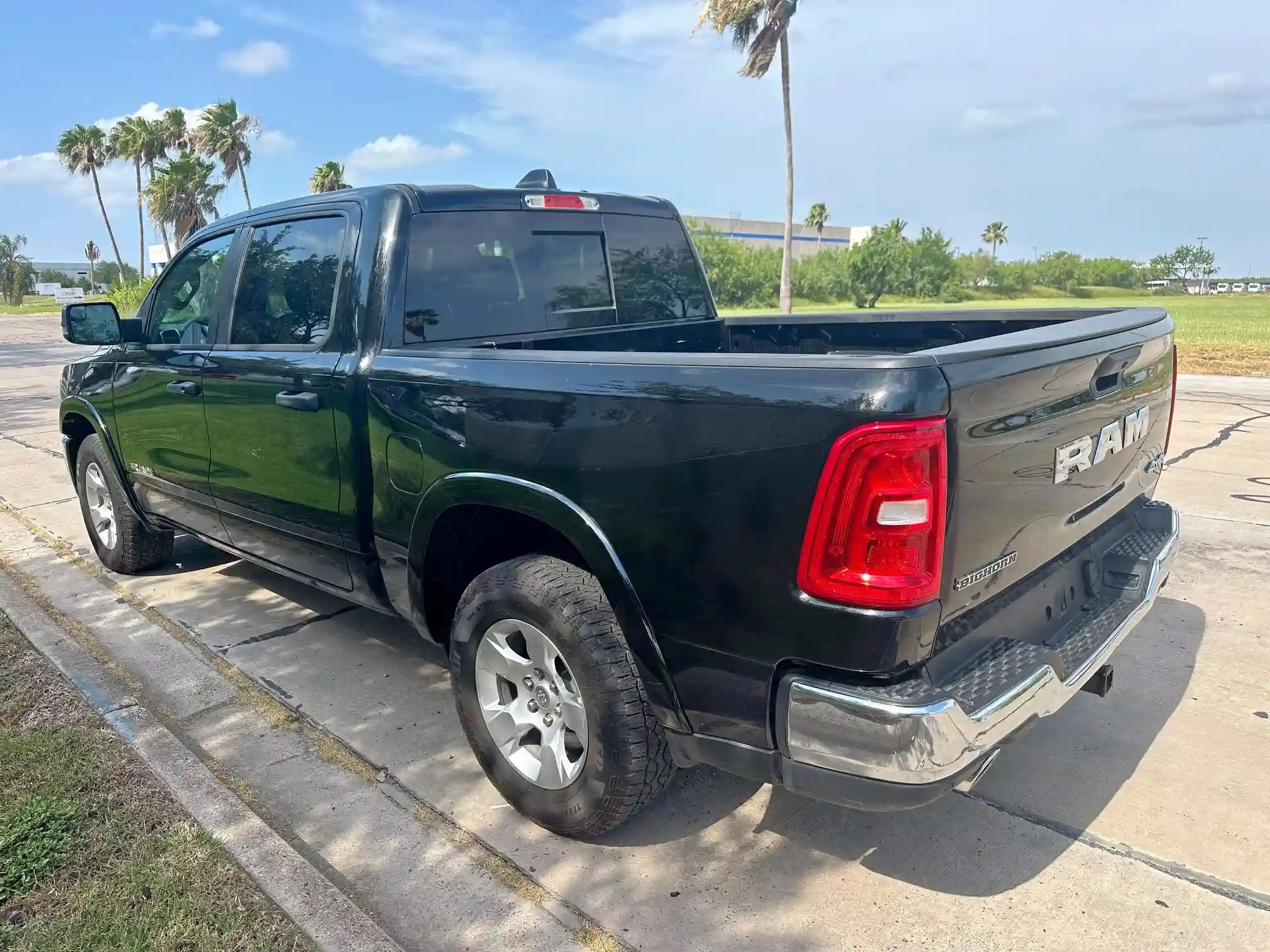 1C6SRFFP3SN562722 2025 RAM 1500-2