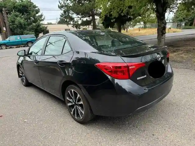 5YFBURHE9JP771050 2018 TOYOTA COROLLA-2