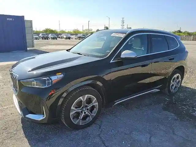 WBX73EF08R5Y90826 2024 BMW X1-0