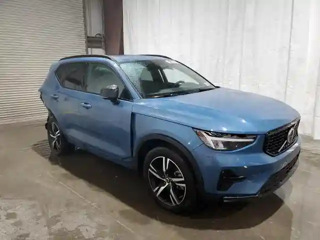 YV4L12UK7R2331125 2024 VOLVO XC40 CORE-3