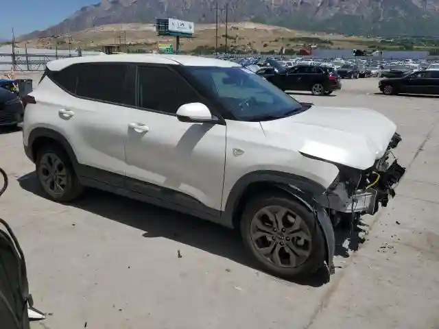 KNDEPCAA8R7499239 2024 KIA SELTOS-3