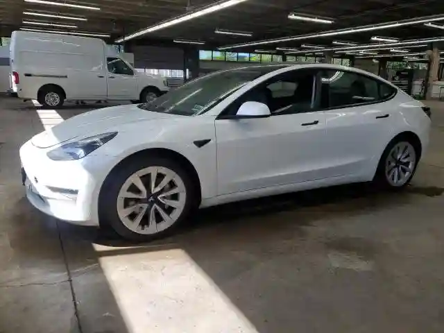 5YJ3E1EA0NF304640 2022 TESLA MODEL 3-0