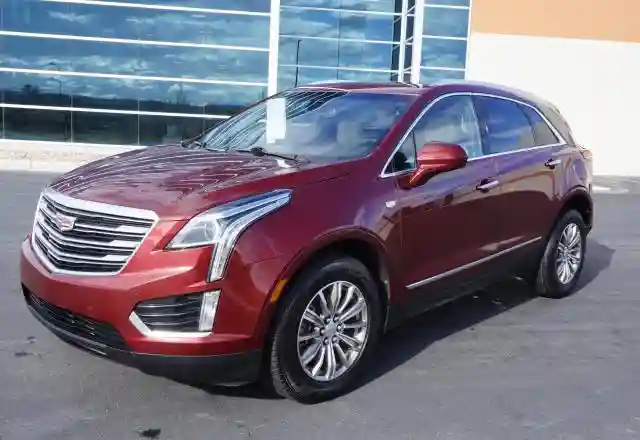 1GYKNCRS7JZ135807 2018 CADILLAC XT5-1