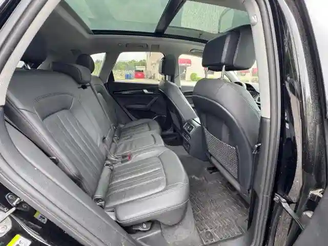 WA1BNAFY1K2044930 2019 AUDI Q5-5