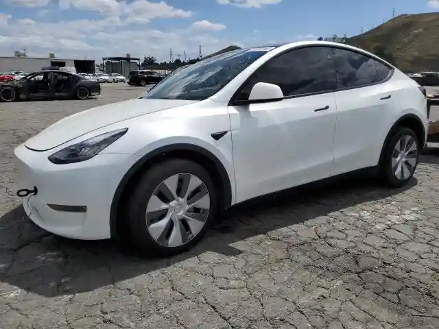 7SAYGDEE1PA110934 2023 TESLA MODEL Y-0