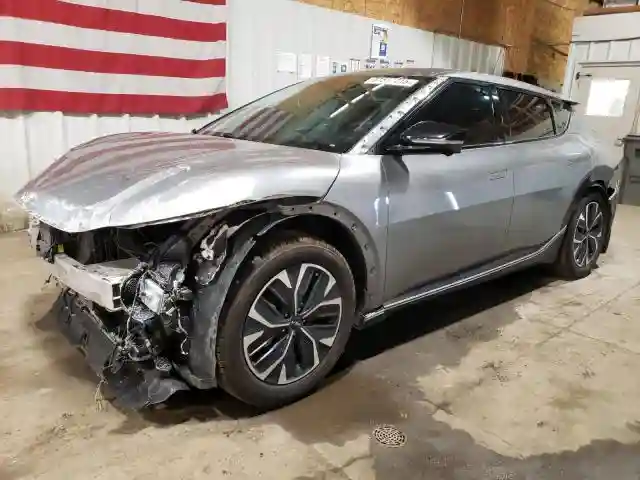 KNDC3DLC8N5038538 2022 KIA EV6 LIGHT-0