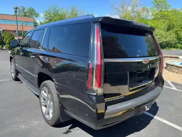 1GYS4HKJ8HR274470 2017 CADILLAC ESCALADE-1