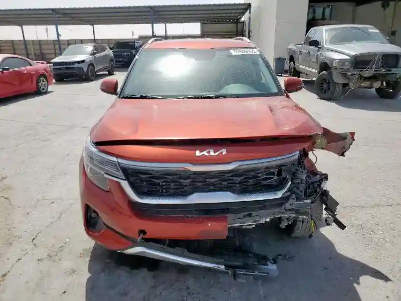 KNDEU2AAXP7373786 2023 KIA SELTOS-4