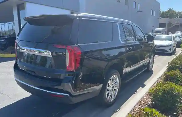 1GKS2GKT9MR448777 2021 GMC YUKON-3