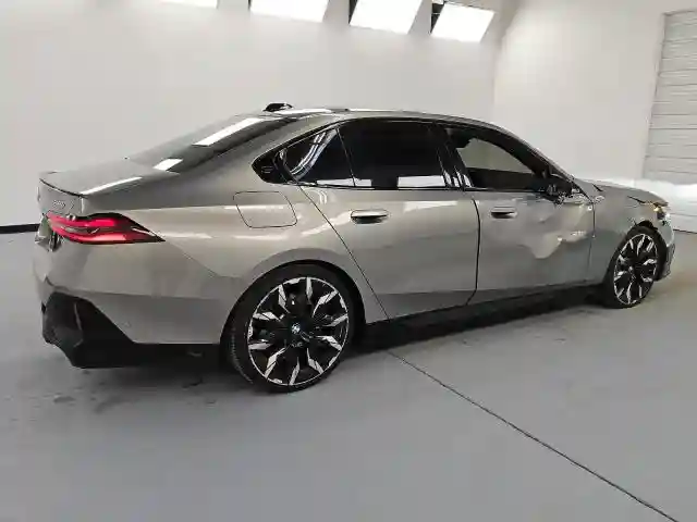 WBA43FJ08RCP88920 2024 BMW 5 SERIES-2