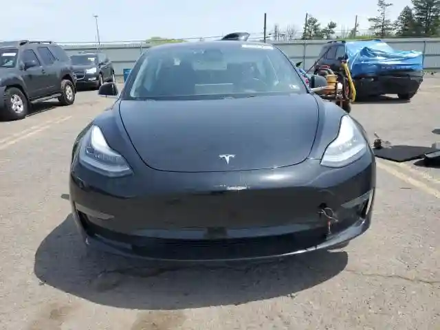 5YJ3E1EA2KF397818 2019 TESLA MODEL 3-4