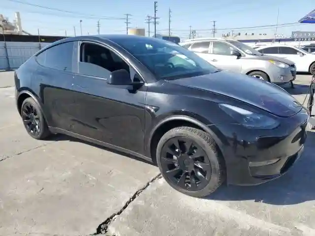 7SAYGDEE8RA231933 2024 TESLA MODEL Y-3