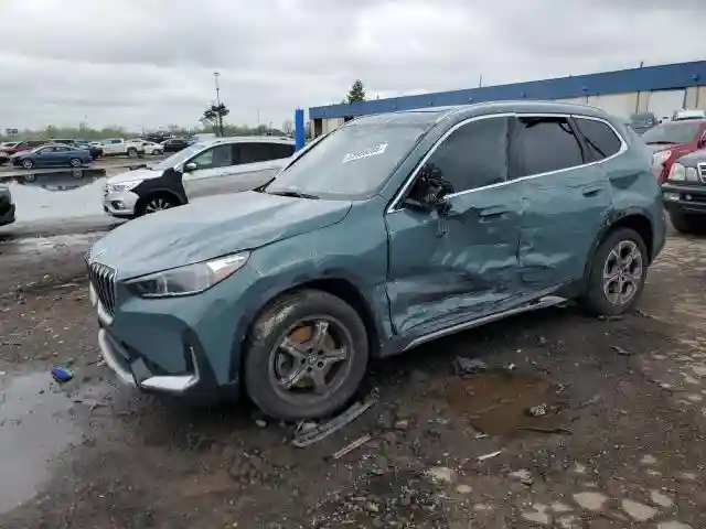 WBX73EF05P5W52879 2023 BMW X1-0
