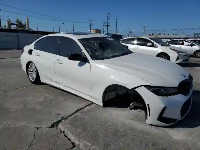 3MW69FF08P8D73326 2023 BMW 3 SERIES-3