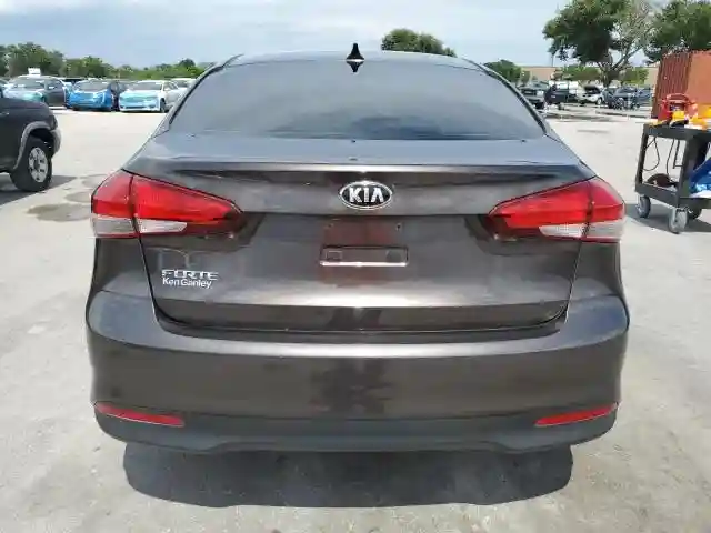 3KPFK4A77JE175488 2018 KIA FORTE-5