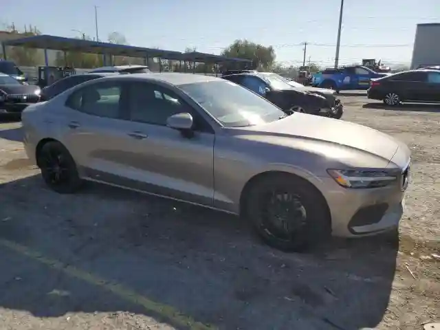 7JR102FK1KG003929 2019 VOLVO S60-3
