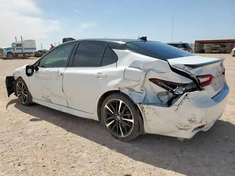 4T1B61HK2JU039097 2018 TOYOTA CAMRY-1