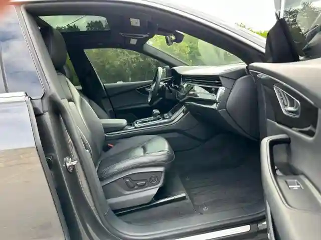 WA1BVAF15KD012411 2019 AUDI Q8-5