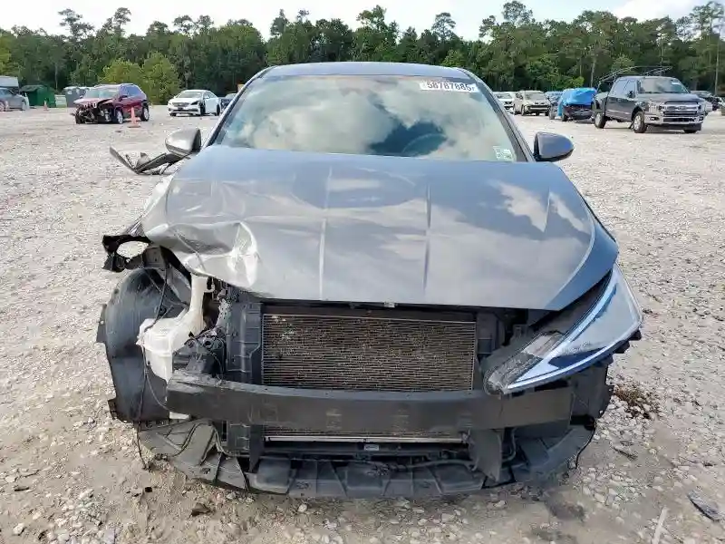 5NPD84LF8KH437588 2019 HYUNDAI ELANTRA-4