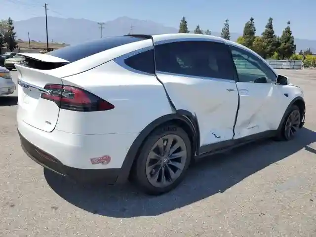 5YJXCAE22HF060834 2017 TESLA MODEL X-2