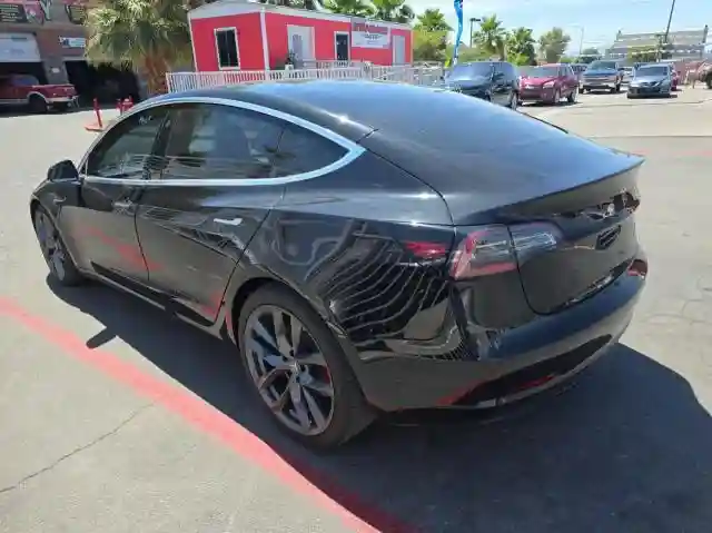 5YJ3E1EB8JF070461 2018 TESLA MODEL 3-2