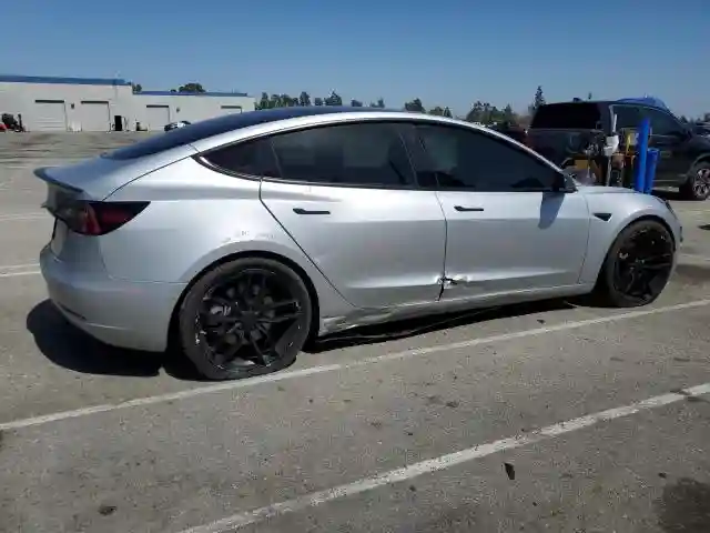 5YJ3E1EA3JF039481 2018 TESLA MODEL 3-2