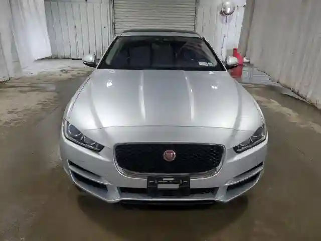 SAJAK4EV5JCP22138 2018 JAGUAR XE-4