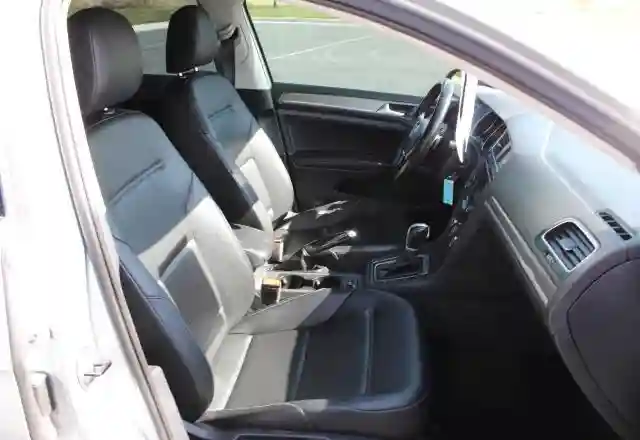 3VWH17AU0HM519775 2017 VOLKSWAGEN GOLF-4