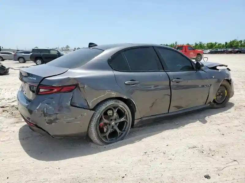 ZARFAMBN1R7681805 2024 ALFA ROMEO GIULIA-2