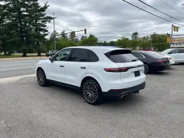 WP1AA2AY8KDA14157 2019 PORSCHE CAYENNE-2