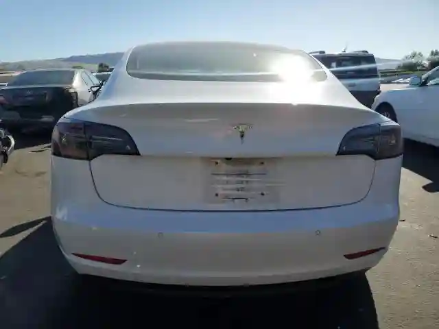 5YJ3E1EA2JF053792 2018 TESLA MODEL 3-5