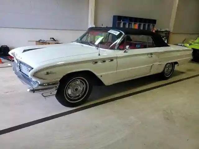 4H3006992 1961 BUICK LESABRE-0