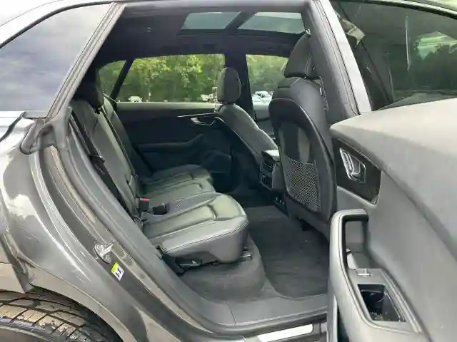 WA1BVAF15KD012411 2019 AUDI Q8-4