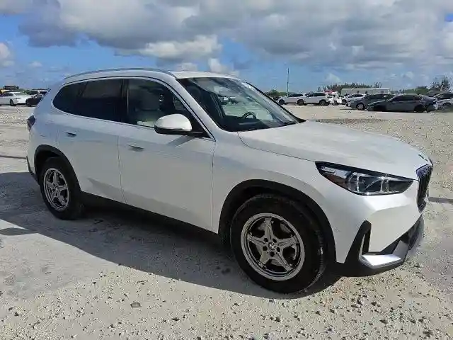 WBX73EF02P5X84109 2023 BMW X1-3