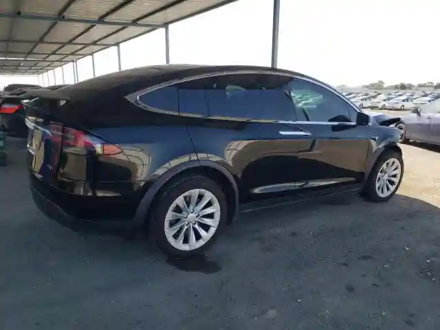 5YJXCBE29JF142748 2018 TESLA MODEL X-2