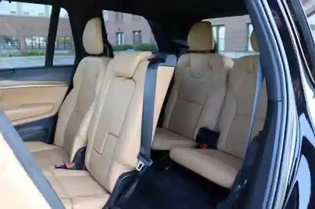 YV4A22PL6J1212XXX 2018 VOLVO XC90-5