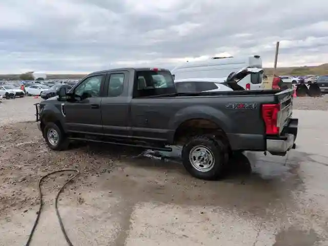 1FT7X2B65JEB31372 2018 FORD F250-1