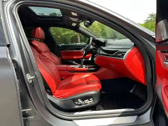 WBA7H6C54JG614931 2018 BMW M7-5