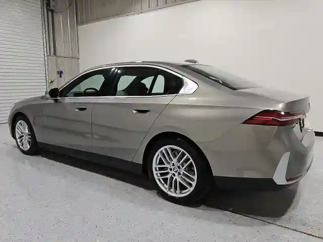 WBA43FJ07RCS37832 2024 BMW 5 SERIES-1