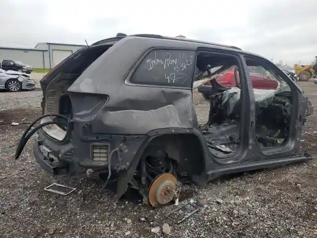 1C4RJFBG3HC764890 2017 JEEP GRAND CHEROKEE-2