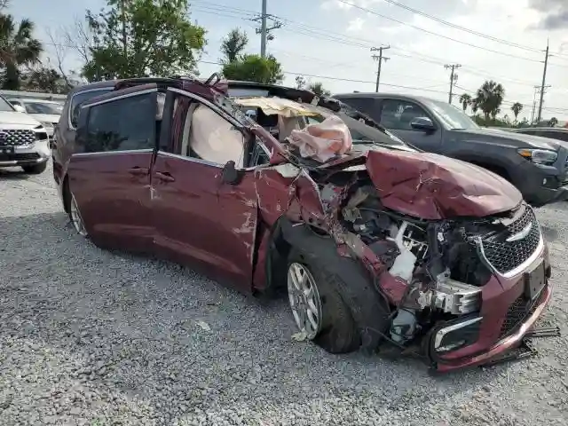 2C4RC1BGXPR574068 2023 CHRYSLER PACIFICA-3