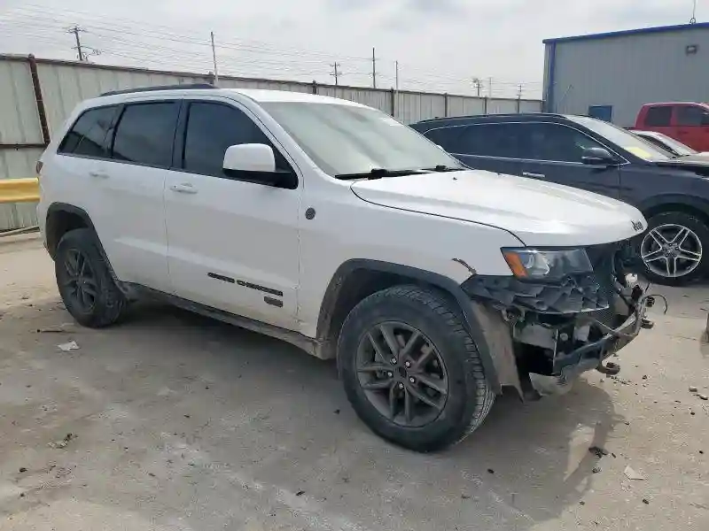 1C4RJFAG9HC620326 2017 JEEP GRAND CHEROKEE-3