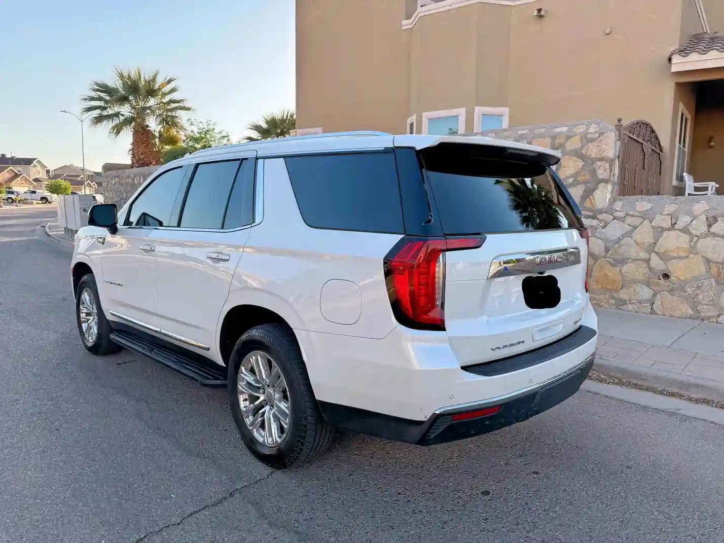 1GKS1BKD7NR227100 2022 GMC YUKON-2
