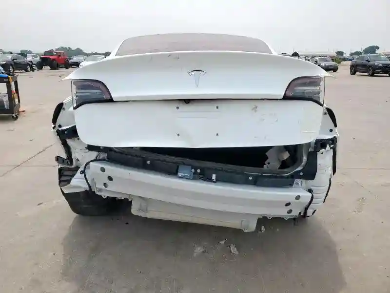 5YJ3E1EA6JF032654 2018 TESLA MODEL 3-5